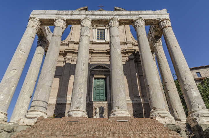 51 - Italia - Roma - Foro Romano - templo de Antonino y Faustina y iglesia de San Lorenzo y Miranda